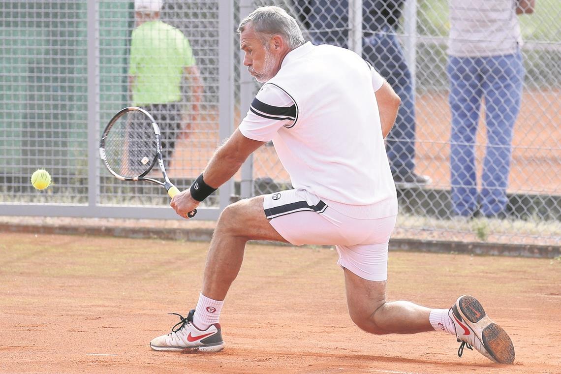 Thomas Renz fotografiert beim Tennis spielen